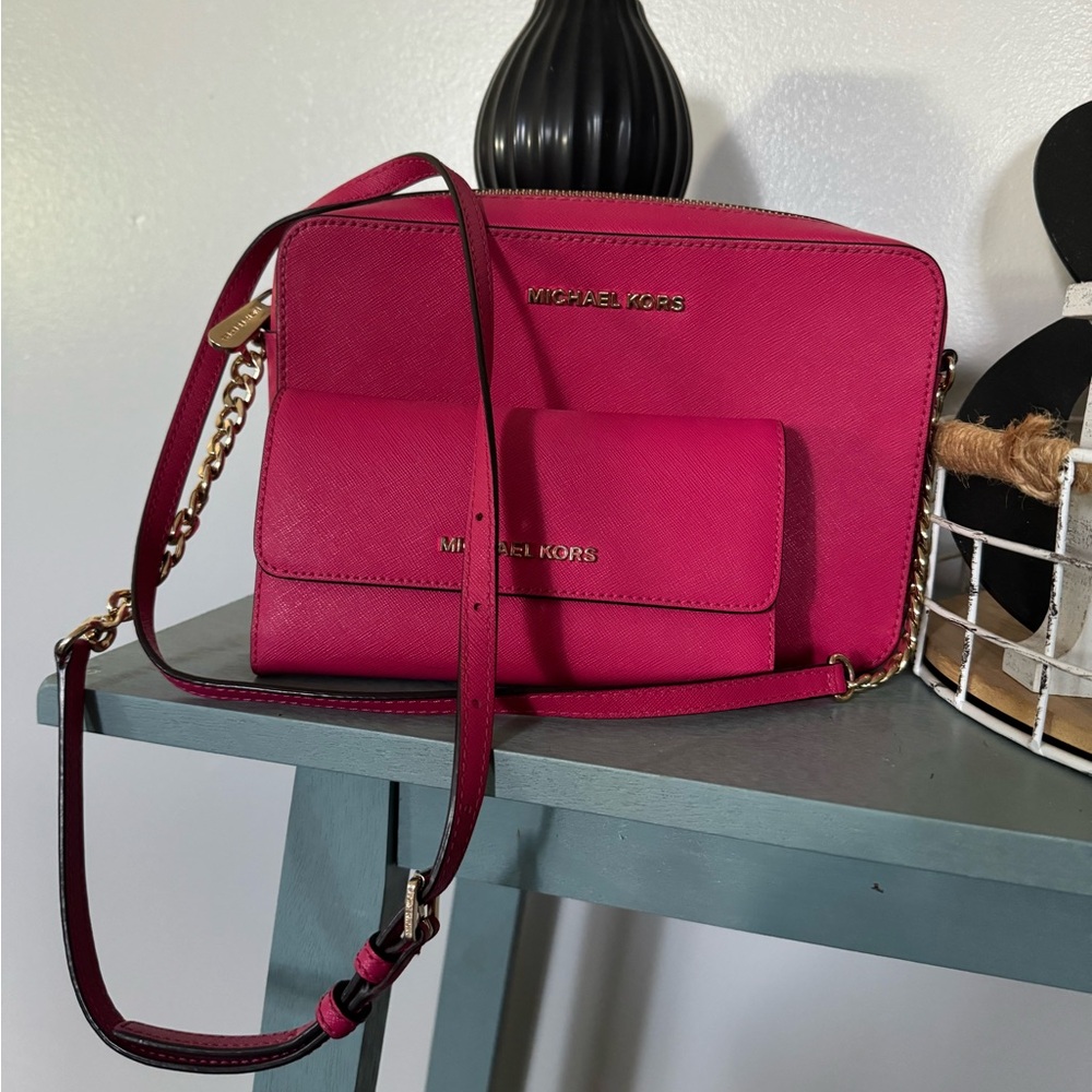 Michael Kors hot pink jet set crossbody and wallet set